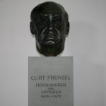Im Foyer Curt Frenzel (Small)
